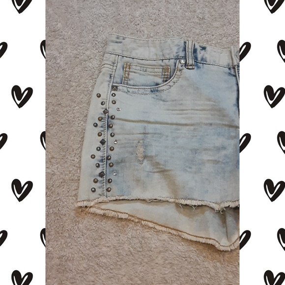 Trendy Acid-Wash Shorts w/ Rivets and Sparkles 7/8 - Picture 3 of 5